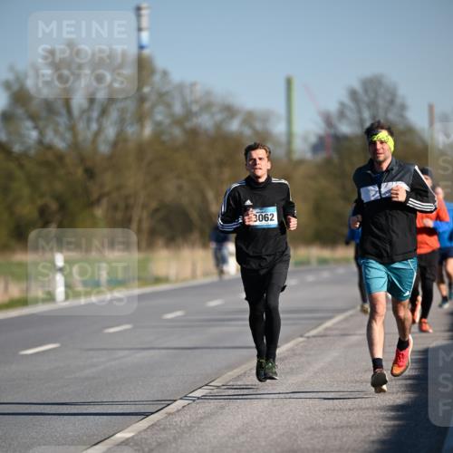 06.04.2025 - 44. Internationalen Wilhelmsburger Insellauf Dr. Thomas Lammeyer http://msf.ph/oto/7550382 06.04.2025 09:21:59 Laufen 3062 meine-sportfotos.de