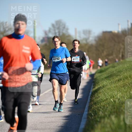 06.04.2025 - 44. Internationalen Wilhelmsburger Insellauf Dr. Thomas Lammeyer http://msf.ph/oto/7550409 06.04.2025 09:22:06 Laufen 4, 018, 4292, 4071 meine-sportfotos.de
