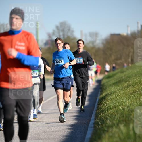 06.04.2025 - 44. Internationalen Wilhelmsburger Insellauf Dr. Thomas Lammeyer http://msf.ph/oto/7550410 06.04.2025 09:22:06 Laufen 4018, 4292, 4071 meine-sportfotos.de