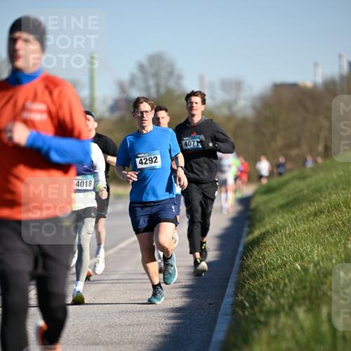 06.04.2025 - 44. Internationalen Wilhelmsburger Insellauf Dr. Thomas Lammeyer http://msf.ph/oto/7550411 06.04.2025 09:22:07 Laufen 4018, 4292, 4071 meine-sportfotos.de