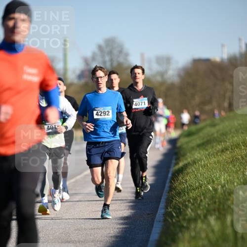 06.04.2025 - 44. Internationalen Wilhelmsburger Insellauf Dr. Thomas Lammeyer http://msf.ph/oto/7550413 06.04.2025 09:22:07 Laufen 4292, 4071 meine-sportfotos.de