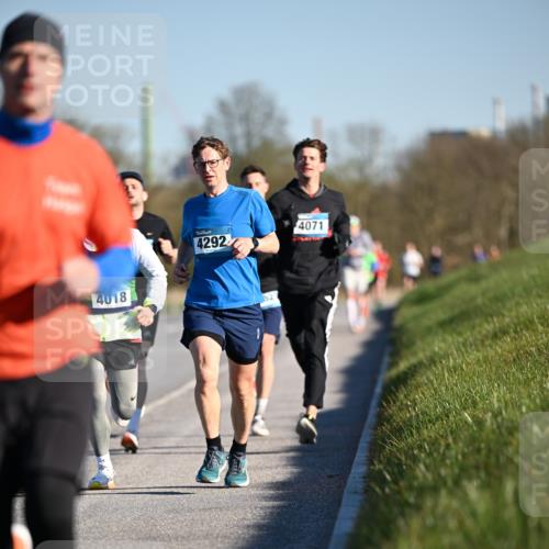 06.04.2025 - 44. Internationalen Wilhelmsburger Insellauf Dr. Thomas Lammeyer http://msf.ph/oto/7550414 06.04.2025 09:22:07 Laufen 4018, 4292, 4071 meine-sportfotos.de