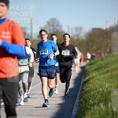06.04.2025 - 44. Internationalen Wilhelmsburger Insellauf Dr. Thomas Lammeyer http://msf.ph/oto/7550415 06.04.2025 09:22:07 Laufen 4018, 4292, 4071 meine-sportfotos.de