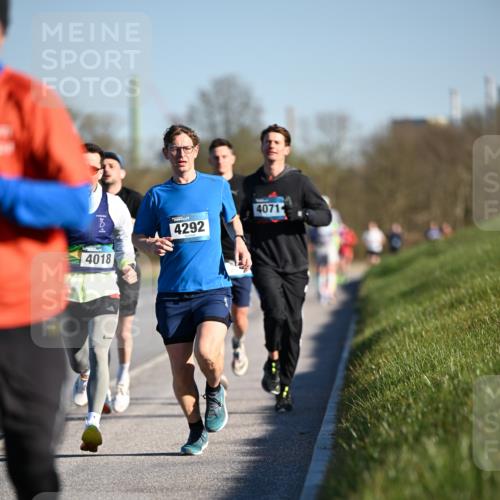 06.04.2025 - 44. Internationalen Wilhelmsburger Insellauf Dr. Thomas Lammeyer http://msf.ph/oto/7550416 06.04.2025 09:22:07 Laufen 4018, 4292, 4071 meine-sportfotos.de