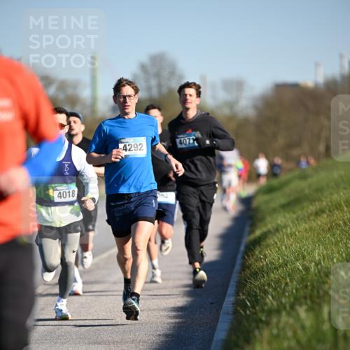 06.04.2025 - 44. Internationalen Wilhelmsburger Insellauf Dr. Thomas Lammeyer http://msf.ph/oto/7550417 06.04.2025 09:22:07 Laufen 4018, 4292, 4071 meine-sportfotos.de