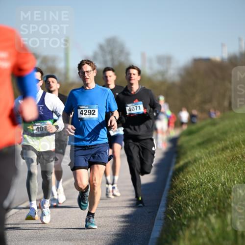 06.04.2025 - 44. Internationalen Wilhelmsburger Insellauf Dr. Thomas Lammeyer http://msf.ph/oto/7550418 06.04.2025 09:22:08 Laufen 4292, 4071 meine-sportfotos.de