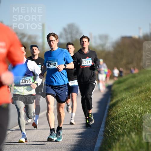 06.04.2025 - 44. Internationalen Wilhelmsburger Insellauf Dr. Thomas Lammeyer http://msf.ph/oto/7550419 06.04.2025 09:22:08 Laufen 4018, 4292, 4071 meine-sportfotos.de