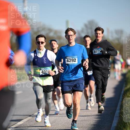 06.04.2025 - 44. Internationalen Wilhelmsburger Insellauf Dr. Thomas Lammeyer http://msf.ph/oto/7550420 06.04.2025 09:22:08 Laufen 401, 4292, 4071 meine-sportfotos.de