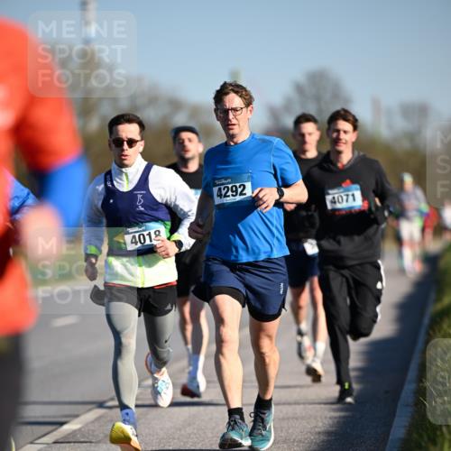 06.04.2025 - 44. Internationalen Wilhelmsburger Insellauf Dr. Thomas Lammeyer http://msf.ph/oto/7550421 06.04.2025 09:22:08 Laufen 4018, 4292, 4071 meine-sportfotos.de