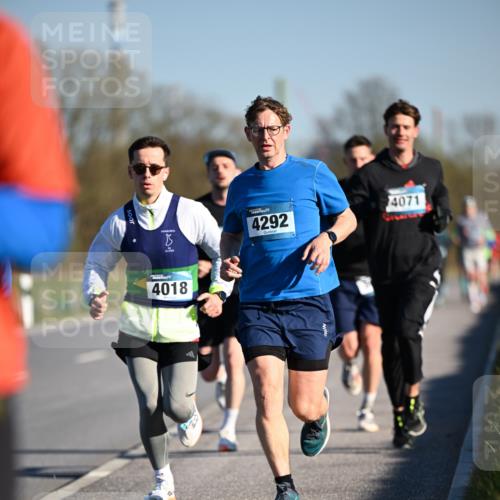 06.04.2025 - 44. Internationalen Wilhelmsburger Insellauf Dr. Thomas Lammeyer http://msf.ph/oto/7550422 06.04.2025 09:22:08 Laufen 4018, 4292, 4071 meine-sportfotos.de
