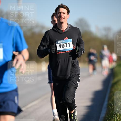 06.04.2025 - 44. Internationalen Wilhelmsburger Insellauf Dr. Thomas Lammeyer http://msf.ph/oto/7550433 06.04.2025 09:22:11 Laufen 4071 meine-sportfotos.de