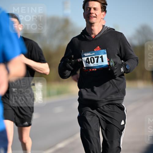 06.04.2025 - 44. Internationalen Wilhelmsburger Insellauf Dr. Thomas Lammeyer http://msf.ph/oto/7550438 06.04.2025 09:22:11 Laufen 4071 meine-sportfotos.de