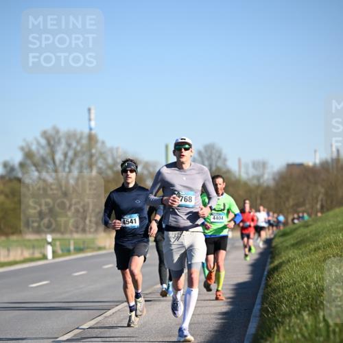 06.04.2025 - 44. Internationalen Wilhelmsburger Insellauf Dr. Thomas Lammeyer http://msf.ph/oto/7550445 06.04.2025 09:22:22 Laufen 4541, 768, 4404 meine-sportfotos.de