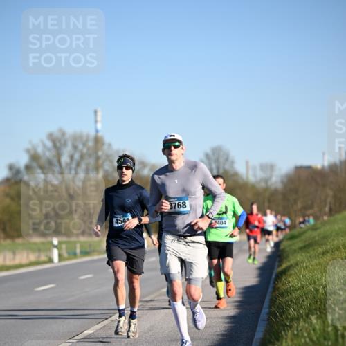 06.04.2025 - 44. Internationalen Wilhelmsburger Insellauf Dr. Thomas Lammeyer http://msf.ph/oto/7550448 06.04.2025 09:22:23 Laufen 454, 3768, 404 meine-sportfotos.de