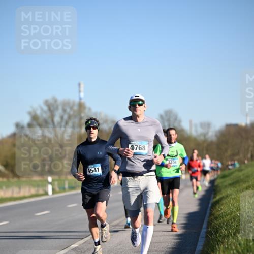 06.04.2025 - 44. Internationalen Wilhelmsburger Insellauf Dr. Thomas Lammeyer http://msf.ph/oto/7550450 06.04.2025 09:22:23 Laufen 4541, 768, 4404 meine-sportfotos.de