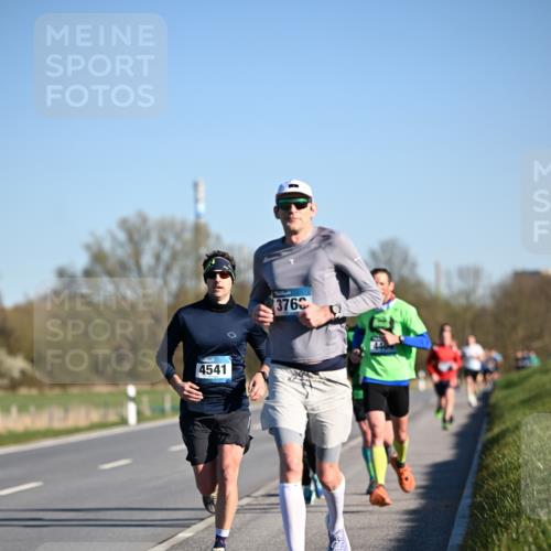 06.04.2025 - 44. Internationalen Wilhelmsburger Insellauf Dr. Thomas Lammeyer http://msf.ph/oto/7550452 06.04.2025 09:22:23 Laufen 4541, 376 meine-sportfotos.de