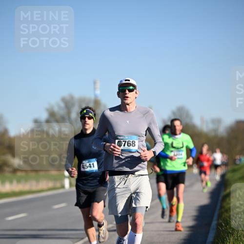 06.04.2025 - 44. Internationalen Wilhelmsburger Insellauf Dr. Thomas Lammeyer http://msf.ph/oto/7550453 06.04.2025 09:22:24 Laufen 4541, 768, 330 meine-sportfotos.de
