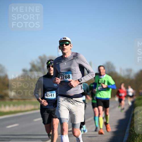 06.04.2025 - 44. Internationalen Wilhelmsburger Insellauf Dr. Thomas Lammeyer http://msf.ph/oto/7550455 06.04.2025 09:22:24 Laufen 4541, 3768 meine-sportfotos.de