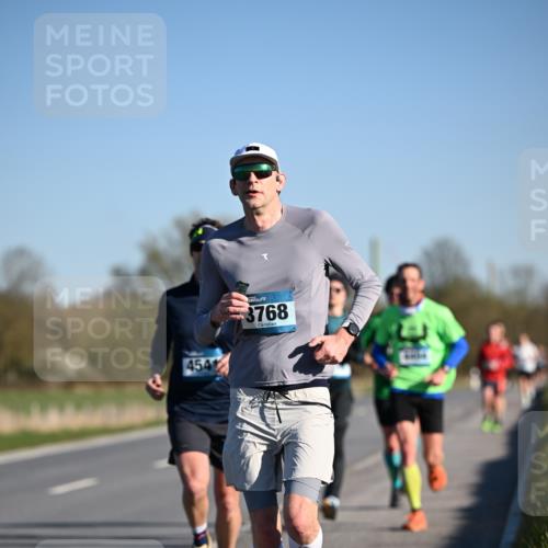 06.04.2025 - 44. Internationalen Wilhelmsburger Insellauf Dr. Thomas Lammeyer http://msf.ph/oto/7550456 06.04.2025 09:22:24 Laufen 454, 3768 meine-sportfotos.de