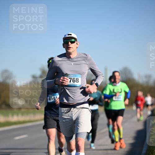 06.04.2025 - 44. Internationalen Wilhelmsburger Insellauf Dr. Thomas Lammeyer http://msf.ph/oto/7550457 06.04.2025 09:22:24 Laufen 4541, 768, 34 meine-sportfotos.de