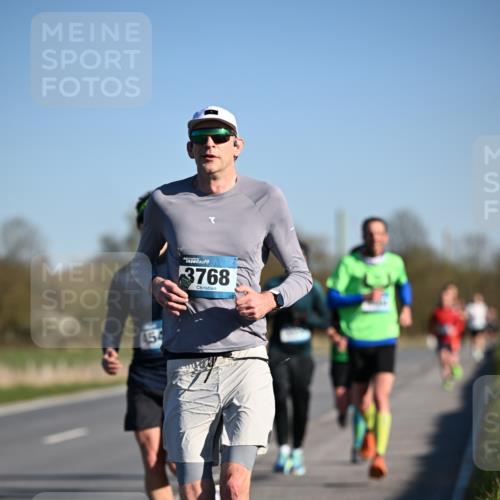 06.04.2025 - 44. Internationalen Wilhelmsburger Insellauf Dr. Thomas Lammeyer http://msf.ph/oto/7550458 06.04.2025 09:22:24 Laufen 454, 3768 meine-sportfotos.de