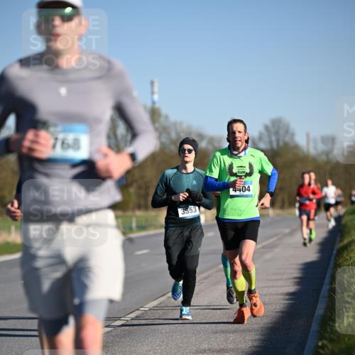 06.04.2025 - 44. Internationalen Wilhelmsburger Insellauf Dr. Thomas Lammeyer http://msf.ph/oto/7550459 06.04.2025 09:22:25 Laufen 768, 3353, 4404 meine-sportfotos.de