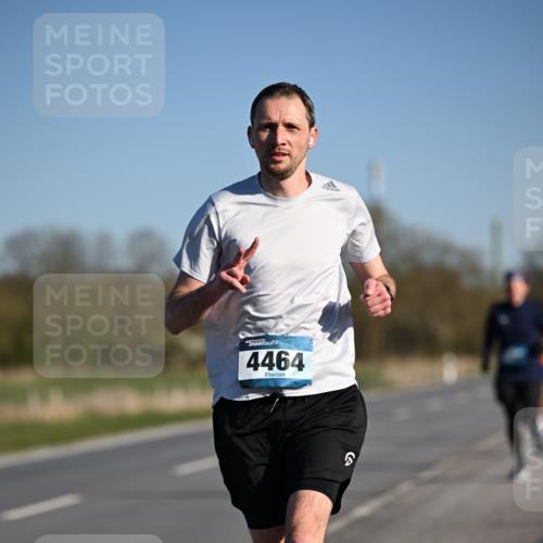 06.04.2025 - 44. Internationalen Wilhelmsburger Insellauf Dr. Thomas Lammeyer http://msf.ph/oto/7550544 06.04.2025 09:22:43 Laufen 4464 meine-sportfotos.de