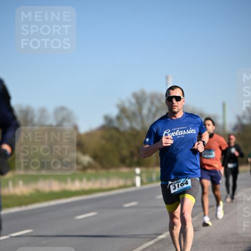 06.04.2025 - 44. Internationalen Wilhelmsburger Insellauf Dr. Thomas Lammeyer http://msf.ph/oto/7550578 06.04.2025 09:22:48 Laufen 1996, 3164 meine-sportfotos.de