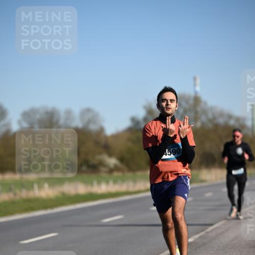 06.04.2025 - 44. Internationalen Wilhelmsburger Insellauf Dr. Thomas Lammeyer http://msf.ph/oto/7550606 06.04.2025 09:22:50 Laufen 4590 meine-sportfotos.de