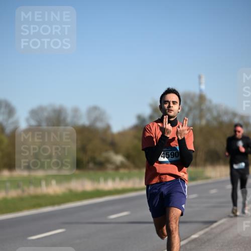 06.04.2025 - 44. Internationalen Wilhelmsburger Insellauf Dr. Thomas Lammeyer http://msf.ph/oto/7550608 06.04.2025 09:22:50 Laufen 4590 meine-sportfotos.de