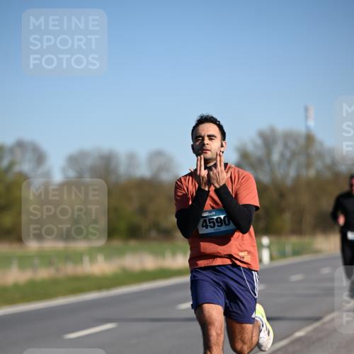 06.04.2025 - 44. Internationalen Wilhelmsburger Insellauf Dr. Thomas Lammeyer http://msf.ph/oto/7550614 06.04.2025 09:22:51 Laufen 4590 meine-sportfotos.de