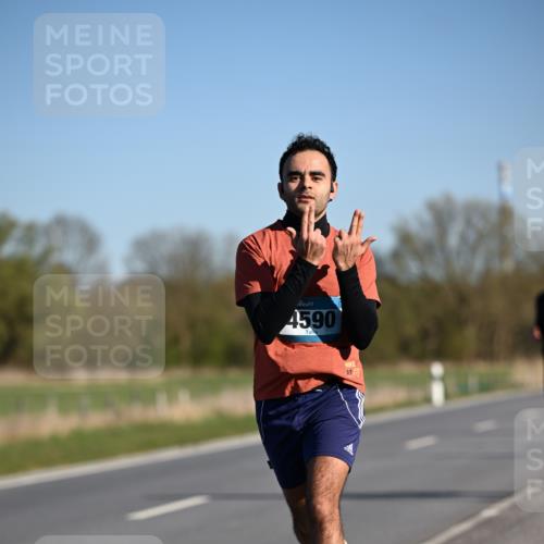 06.04.2025 - 44. Internationalen Wilhelmsburger Insellauf Dr. Thomas Lammeyer http://msf.ph/oto/7550618 06.04.2025 09:22:51 Laufen 4590, 221 meine-sportfotos.de