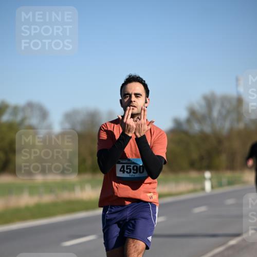 06.04.2025 - 44. Internationalen Wilhelmsburger Insellauf Dr. Thomas Lammeyer http://msf.ph/oto/7550620 06.04.2025 09:22:51 Laufen 4590 meine-sportfotos.de
