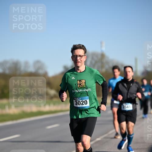 06.04.2025 - 44. Internationalen Wilhelmsburger Insellauf Dr. Thomas Lammeyer http://msf.ph/oto/7550674 06.04.2025 09:22:58 Laufen 2, 3020, 541 meine-sportfotos.de