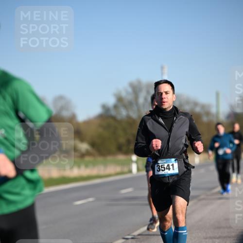 06.04.2025 - 44. Internationalen Wilhelmsburger Insellauf Dr. Thomas Lammeyer http://msf.ph/oto/7550681 06.04.2025 09:22:59 Laufen 3541 meine-sportfotos.de