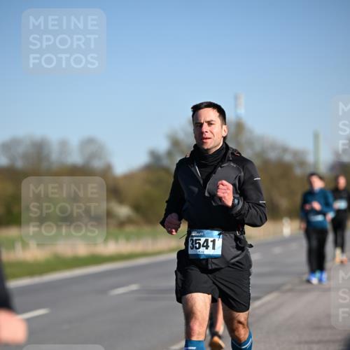 06.04.2025 - 44. Internationalen Wilhelmsburger Insellauf Dr. Thomas Lammeyer http://msf.ph/oto/7550687 06.04.2025 09:22:59 Laufen 3541 meine-sportfotos.de