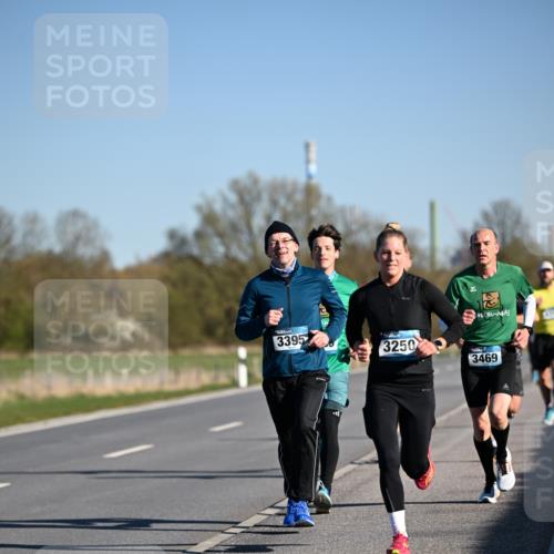 06.04.2025 - 44. Internationalen Wilhelmsburger Insellauf Dr. Thomas Lammeyer http://msf.ph/oto/7550722 06.04.2025 09:23:03 Laufen 3395, 3250, 3469 meine-sportfotos.de