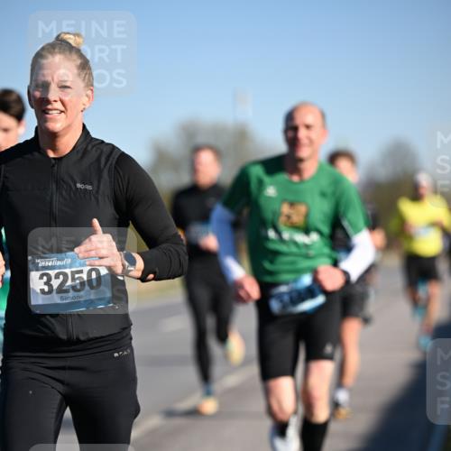 06.04.2025 - 44. Internationalen Wilhelmsburger Insellauf Dr. Thomas Lammeyer http://msf.ph/oto/7550748 06.04.2025 09:23:05 Laufen 3250 meine-sportfotos.de
