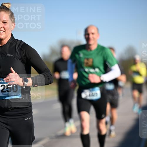 06.04.2025 - 44. Internationalen Wilhelmsburger Insellauf Dr. Thomas Lammeyer http://msf.ph/oto/7550750 06.04.2025 09:23:05 Laufen 250 meine-sportfotos.de