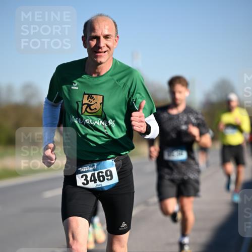 06.04.2025 - 44. Internationalen Wilhelmsburger Insellauf Dr. Thomas Lammeyer http://msf.ph/oto/7550758 06.04.2025 09:23:06 Laufen 3469, 9000 meine-sportfotos.de