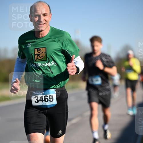 06.04.2025 - 44. Internationalen Wilhelmsburger Insellauf Dr. Thomas Lammeyer http://msf.ph/oto/7550760 06.04.2025 09:23:06 Laufen 3469, 880 meine-sportfotos.de