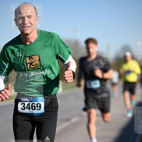 06.04.2025 - 44. Internationalen Wilhelmsburger Insellauf Dr. Thomas Lammeyer http://msf.ph/oto/7550762 06.04.2025 09:23:06 Laufen 3469, 8, 00 meine-sportfotos.de