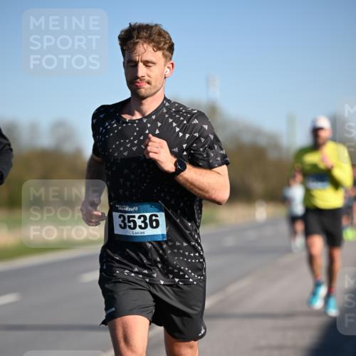 06.04.2025 - 44. Internationalen Wilhelmsburger Insellauf Dr. Thomas Lammeyer http://msf.ph/oto/7550777 06.04.2025 09:23:08 Laufen 3536 meine-sportfotos.de