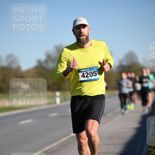 06.04.2025 - 44. Internationalen Wilhelmsburger Insellauf Dr. Thomas Lammeyer http://msf.ph/oto/7550792 06.04.2025 09:23:10 Laufen 4205 meine-sportfotos.de