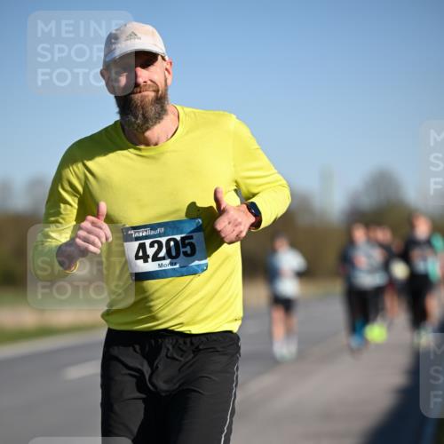 06.04.2025 - 44. Internationalen Wilhelmsburger Insellauf Dr. Thomas Lammeyer http://msf.ph/oto/7550802 06.04.2025 09:23:11 Laufen 4205 meine-sportfotos.de