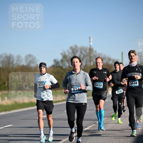 06.04.2025 - 44. Internationalen Wilhelmsburger Insellauf Dr. Thomas Lammeyer http://msf.ph/oto/7550813 06.04.2025 09:23:16 Laufen 150, 4391, 3748, 4424, 4496, 3448 meine-sportfotos.de
