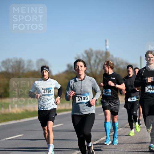 06.04.2025 - 44. Internationalen Wilhelmsburger Insellauf Dr. Thomas Lammeyer http://msf.ph/oto/7550816 06.04.2025 09:23:16 Laufen 4391, 10, 3748, 4424, 4496, 3448 meine-sportfotos.de