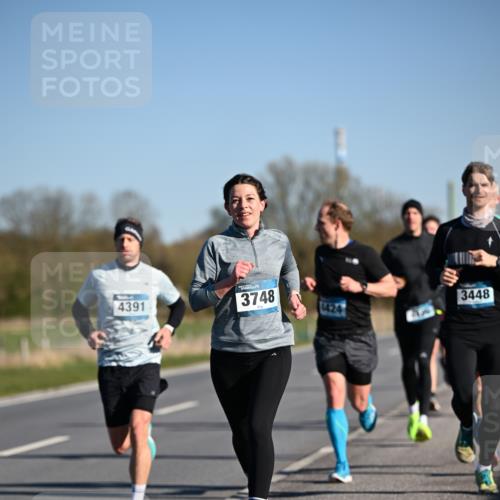 06.04.2025 - 44. Internationalen Wilhelmsburger Insellauf Dr. Thomas Lammeyer http://msf.ph/oto/7550818 06.04.2025 09:23:16 Laufen 4391, 3748, 1424, 3448 meine-sportfotos.de