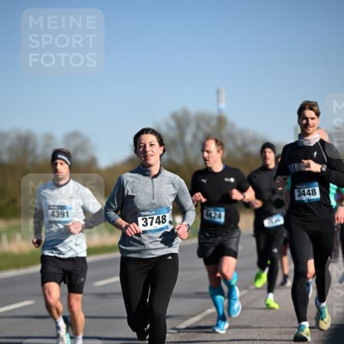 06.04.2025 - 44. Internationalen Wilhelmsburger Insellauf Dr. Thomas Lammeyer http://msf.ph/oto/7550820 06.04.2025 09:23:16 Laufen 4391, 3748, 1424, 3448 meine-sportfotos.de