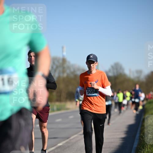 06.04.2025 - 44. Internationalen Wilhelmsburger Insellauf Dr. Thomas Lammeyer http://msf.ph/oto/7550858 06.04.2025 09:23:20 Laufen 16, 5056 meine-sportfotos.de